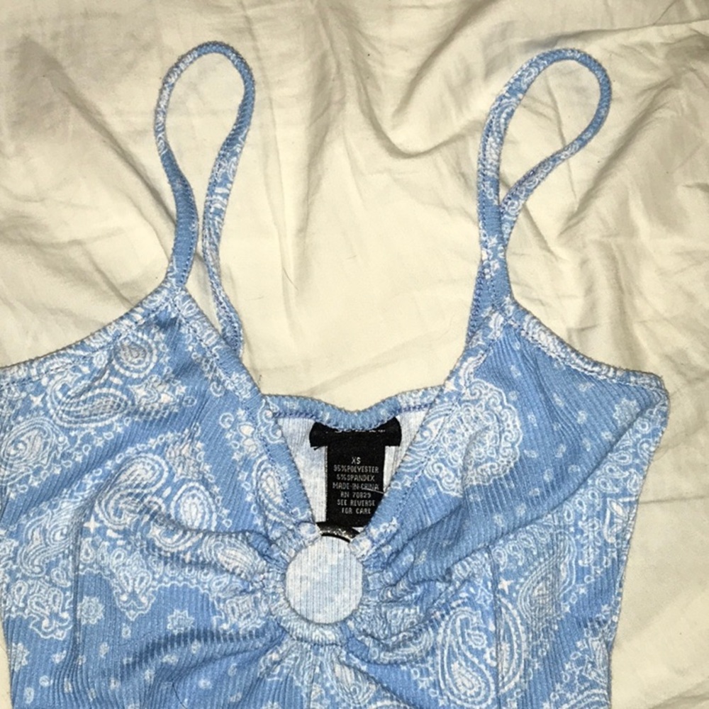 Flower Pattern Crop top - Picture 2 of 4